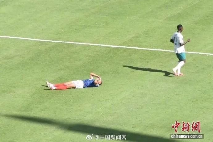 世界杯为了等广告播完，让球员多站了40秒才恢复比赛，“强制补水”遭吐槽